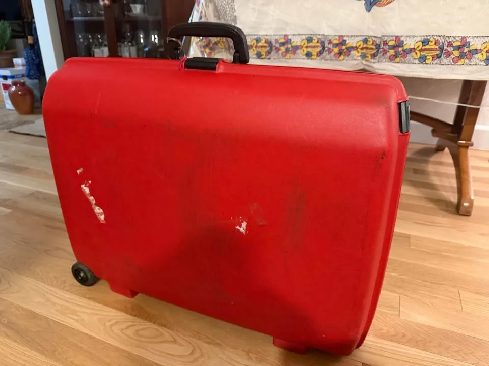 Vintage Red Hard Shell Samsonite Suitcase image indicator(2)