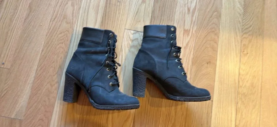 Timberland Grayish-Black Heeled Winter Booties US 8