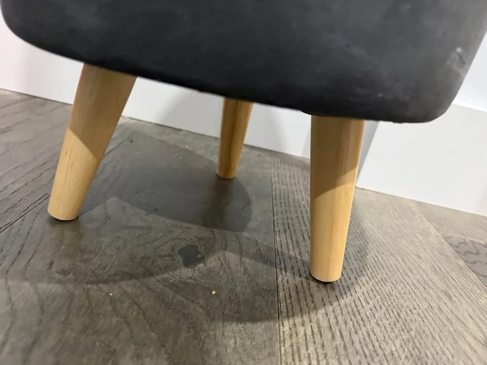 Two big pots with legs image indicator(3)