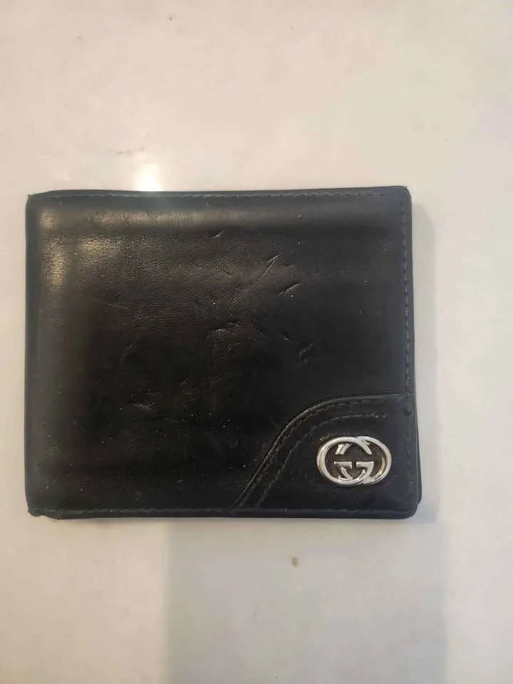 Black Gucci Leather Wallet image indicator(2)