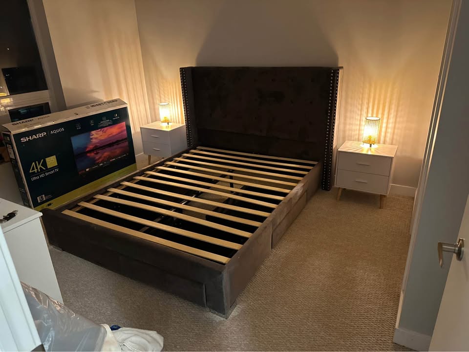 Grey Velvet Fabric Wing Bed *Queen* + Mattress - photo 3