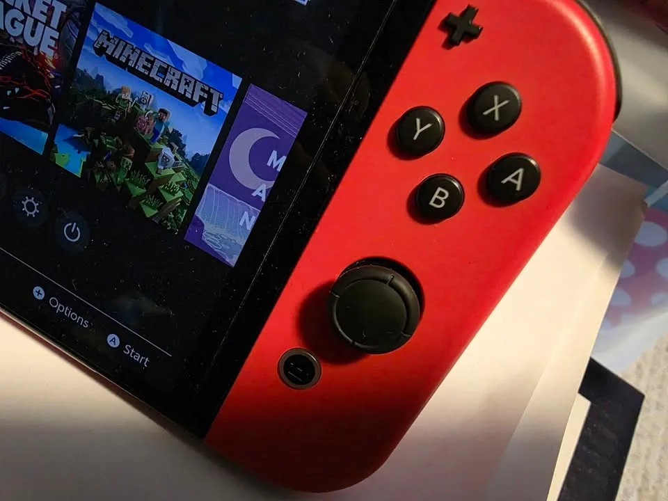 Nintendo Switch OLED Mario Japanese Edition image indicator(2)