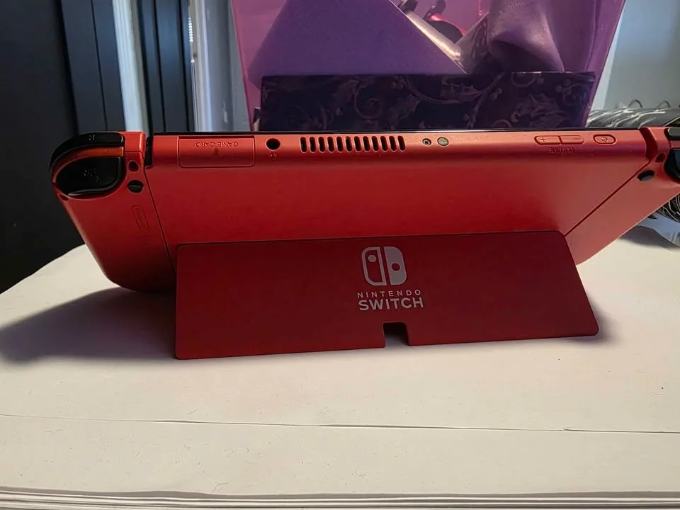 Nintendo Switch OLED Mario Japanese Edition image indicator(3)