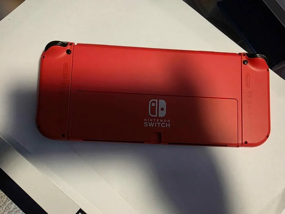 Nintendo Switch OLED Mario Japanese Edition image indicator(4)