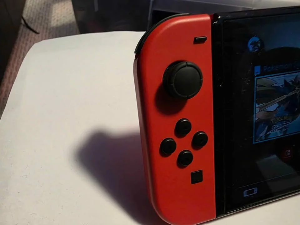 Nintendo Switch OLED Mario Japanese Edition image indicator(5)