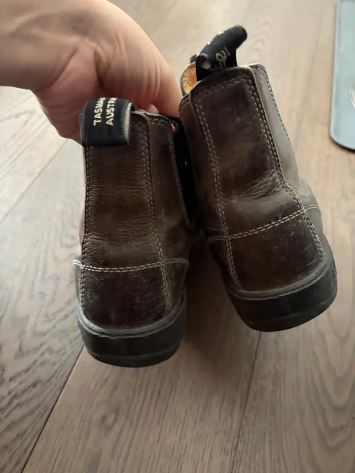 Classic 2446 Clay Blundstones Size AUS8 / CAN9 men / CAN 11 wome image indicator(4)