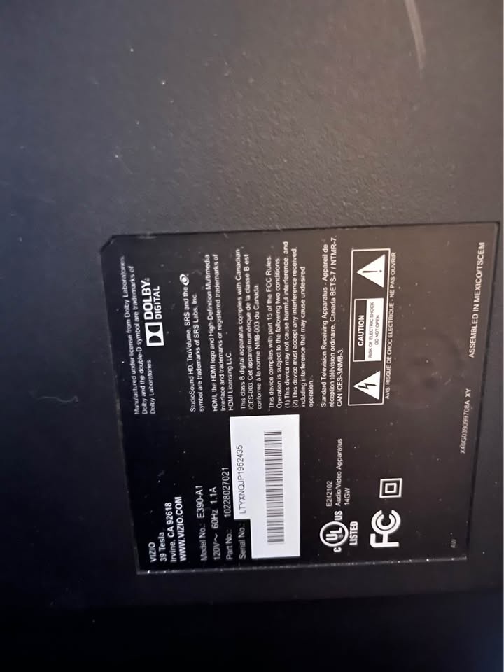 40” Vizio TV (gently used) and wall mount (new) - photo 2