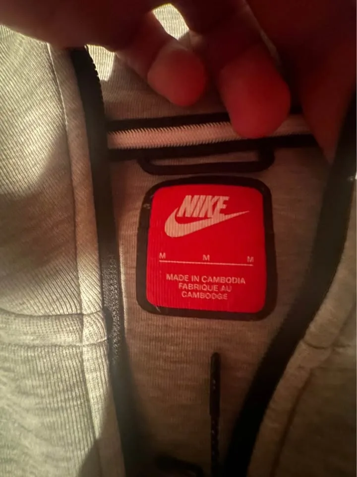Grey Nike Tech M image indicator(2)