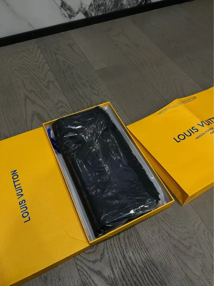 LV Black Winter Scarf (100) image indicator(6)