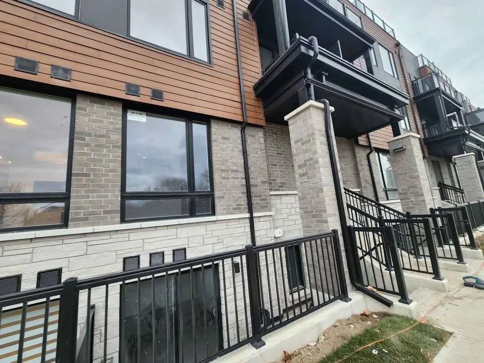 3 Beds 2.5 Baths - Townhouse