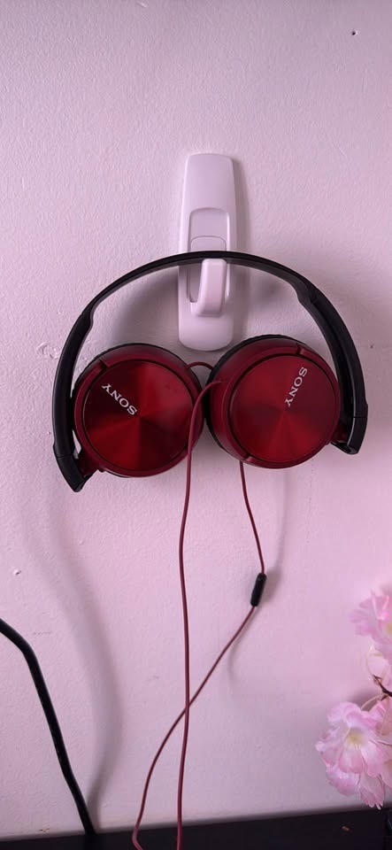 Red Sony Wired Headphones - photo 2