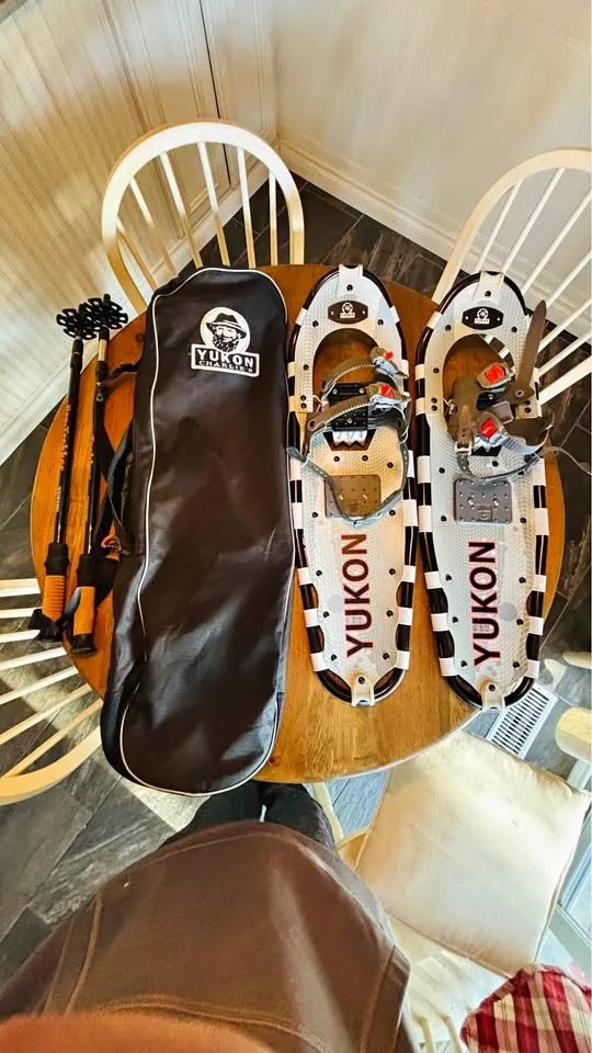*LIKE NEW* Yukon Charlie’s Snowshoe Kit
