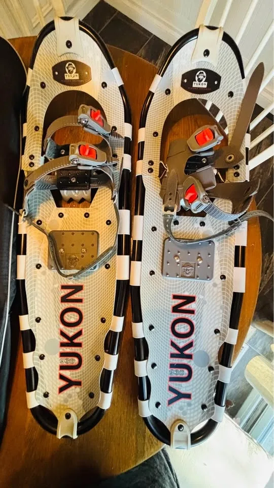 *LIKE NEW* Yukon Charlie’s Snowshoe Kit image indicator(2)