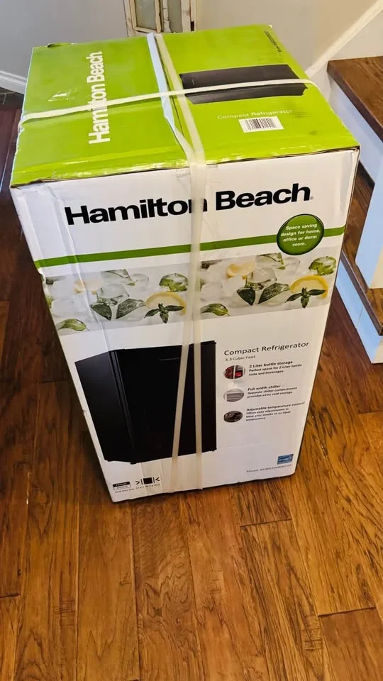 BNIB Hamilton Beach 3.3 cu.ft. Compact Refrigerator image indicator(3)