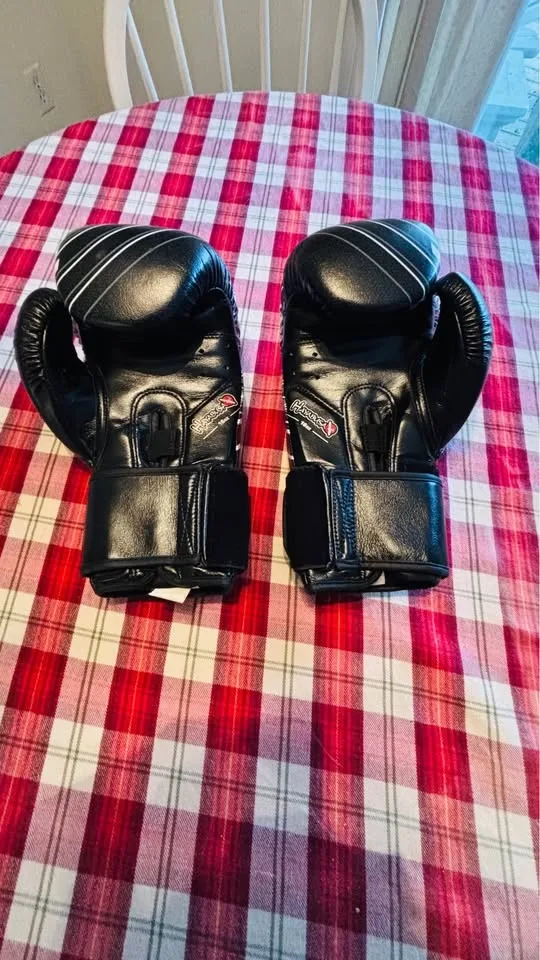 Hayabusa Ikusa Charged 16 oz Sparring Gloves image indicator(2)