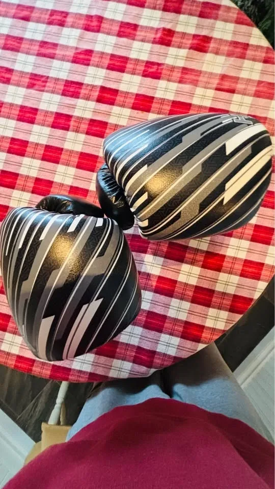 Hayabusa Ikusa Charged 16 oz Sparring Gloves image indicator(3)