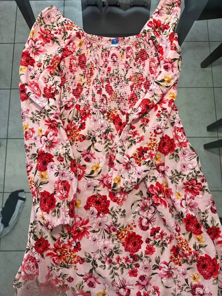 All occasions dress only $10 mid length size XS