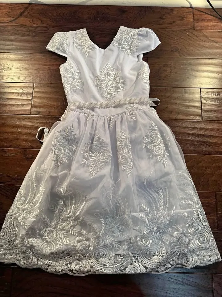 Beautiful White Dress Size 8-9 years old ONLY $25Worn ONCE from