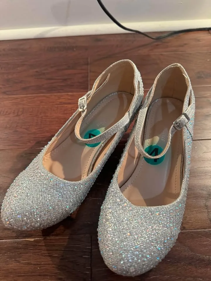 Beautiful Party Shoes Size 4 Kids used once ONLY $15