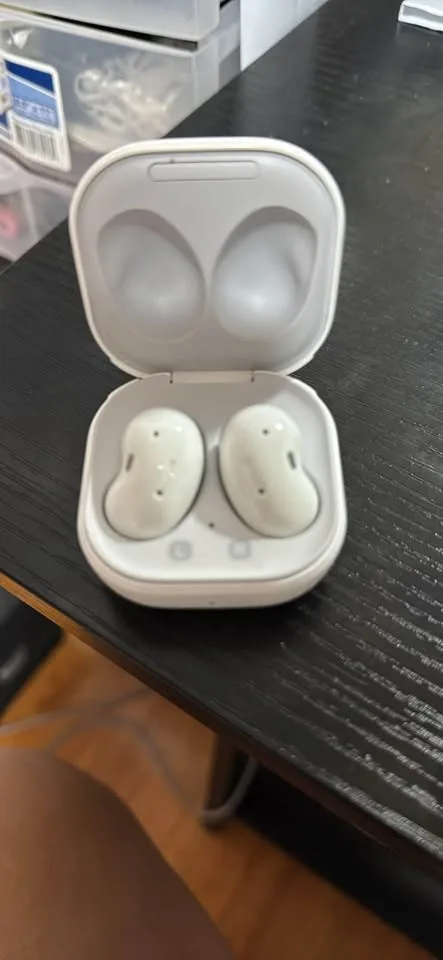 White Samsung Galaxy Buds image indicator(2)