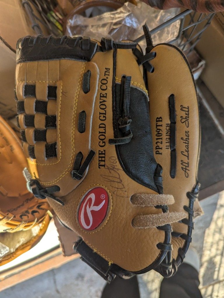 Two Leather Rawlings Baseball Gloves Vintage Like New - photo 3