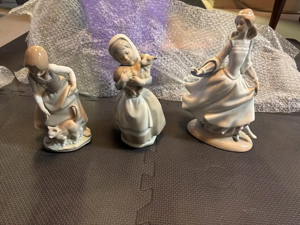 Lladro Figurines for sale - MINT CONDITION image indicator(2)