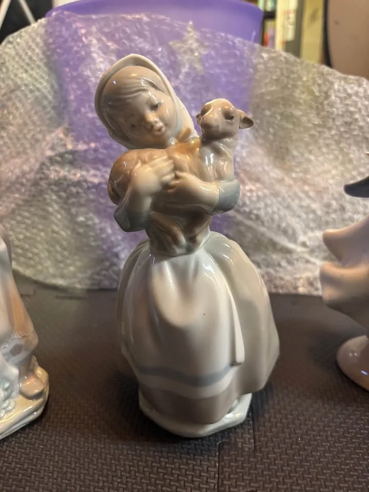 Lladro Figurines for sale - MINT CONDITION image indicator(4)