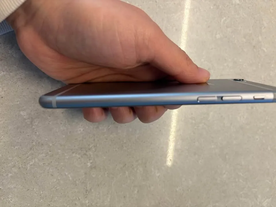 iPhone 6 Space Grey 64GB 100% Battery Health, Unlocked image indicator(5)