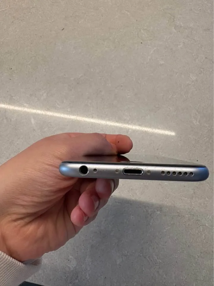 iPhone 6 Space Grey 64GB 100% Battery Health, Unlocked image indicator(8)