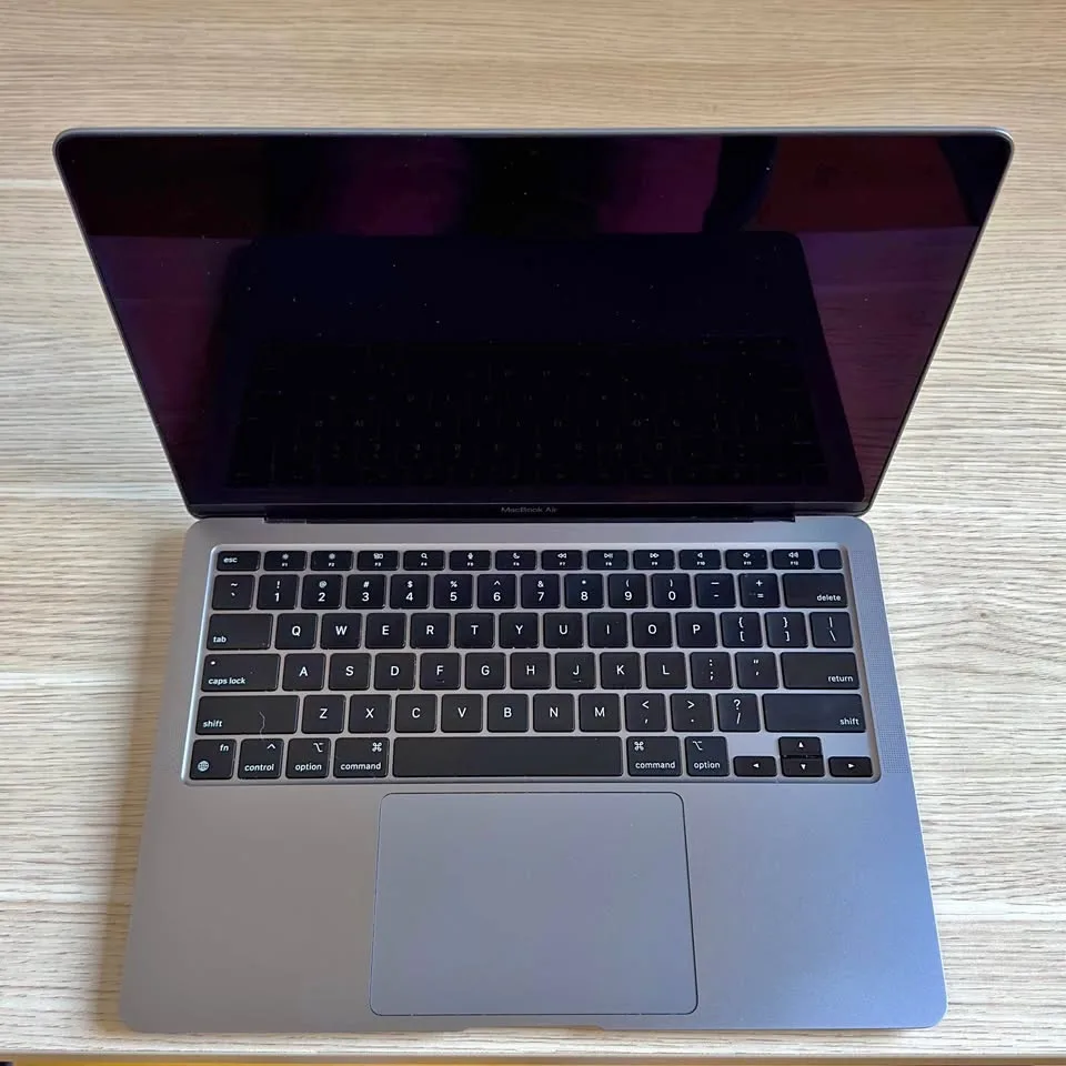 Apple MacBook Air M1 (16GB RAM)