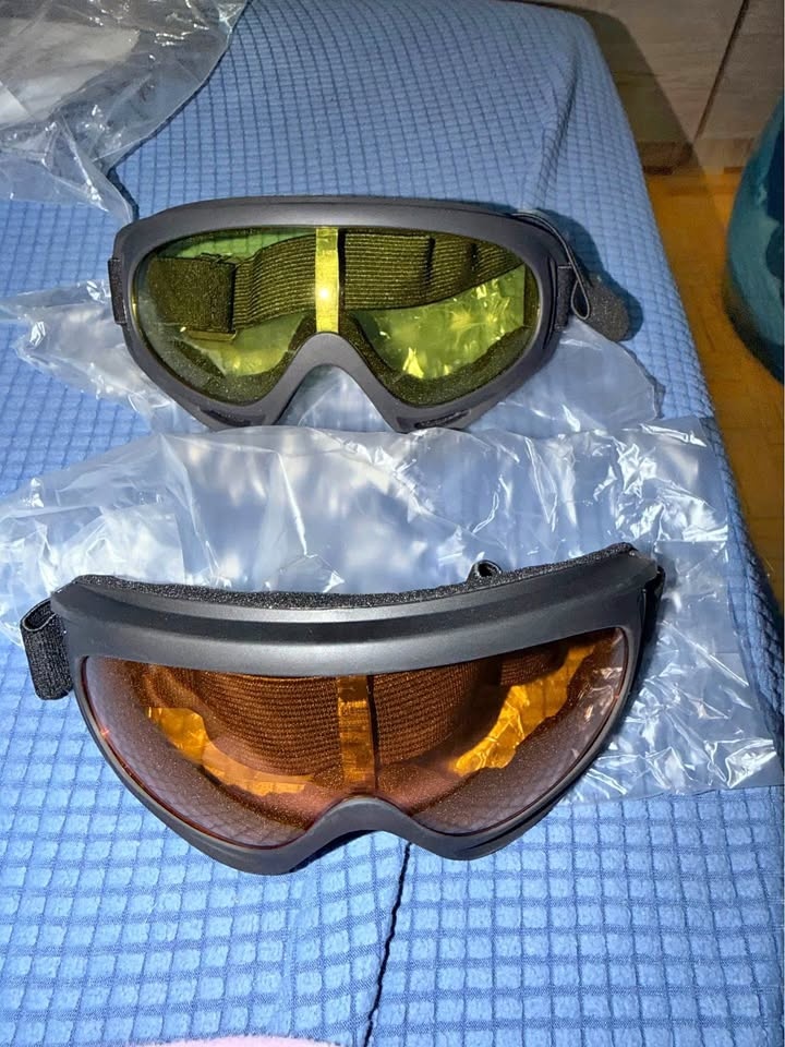 Goggles for ski, motorcycle, or ATV