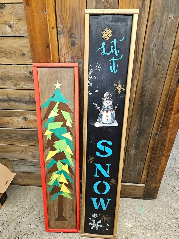 Porch Leaners- Christmas themed image indicator(2)