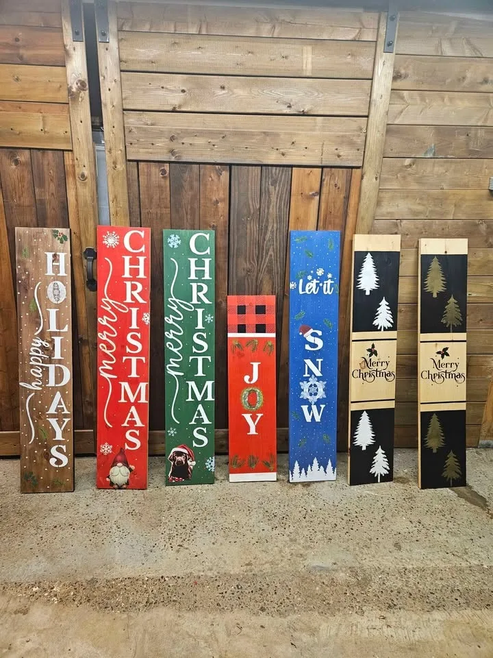 Porch Leaners- Christmas themed image indicator(3)