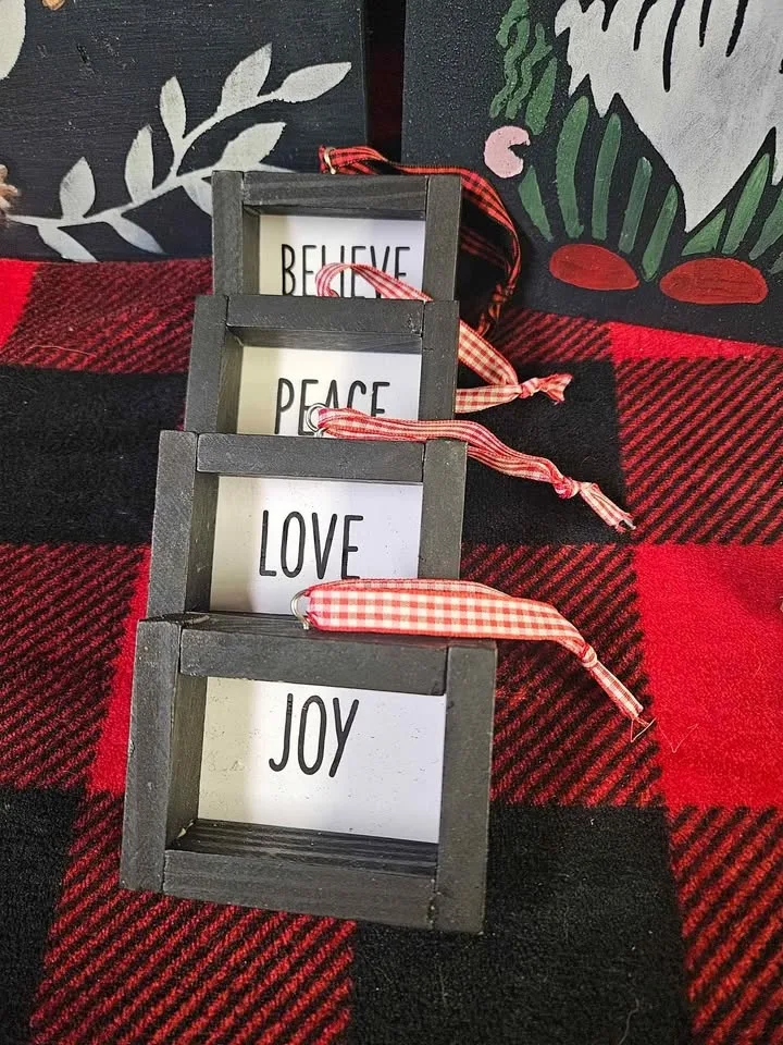 Farmhouse Christmas Decor