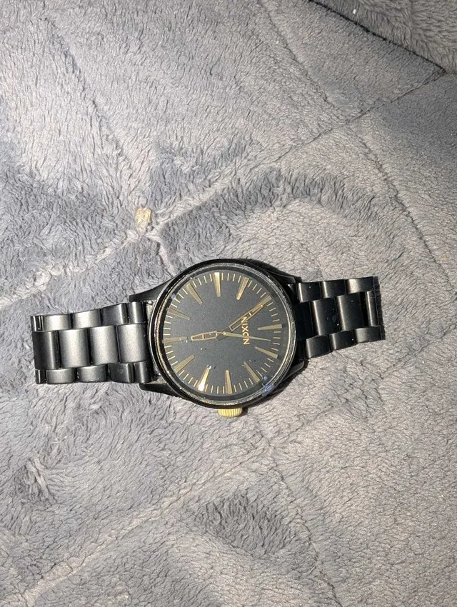 Nixon watch ⌚