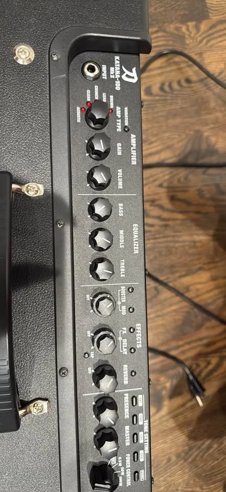 Amplifier and guitar pedals image indicator(7)