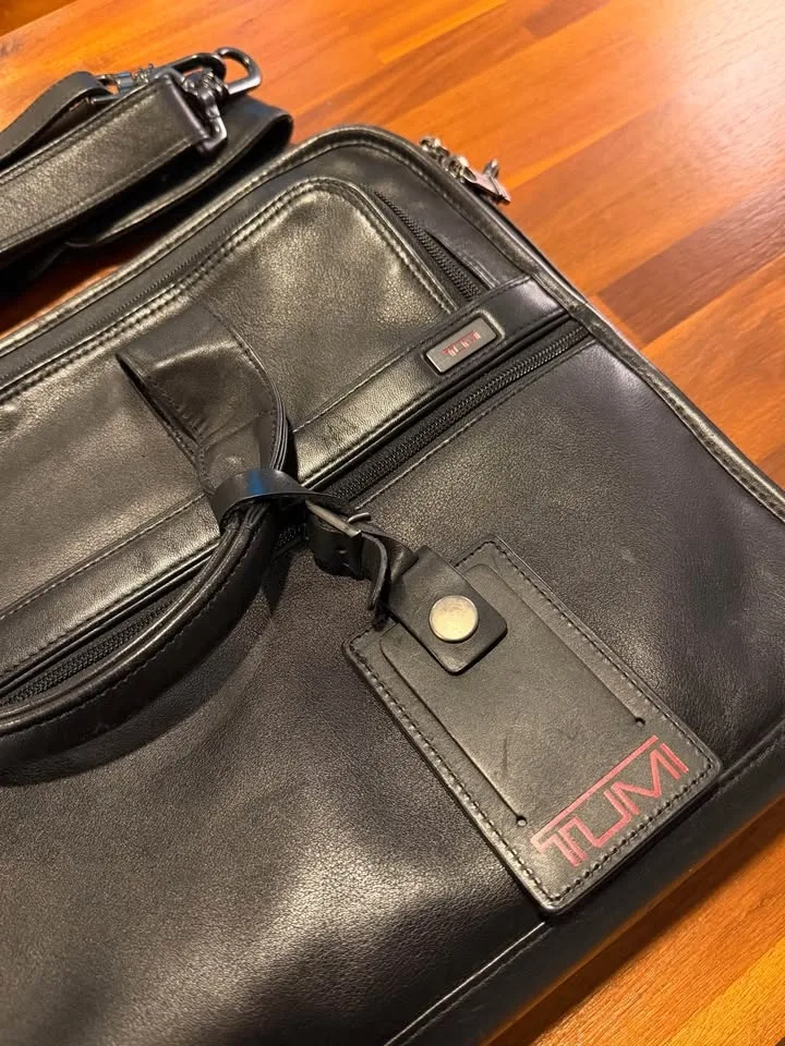 Vintage TUMI Black Leather Briefcase image indicator(3)