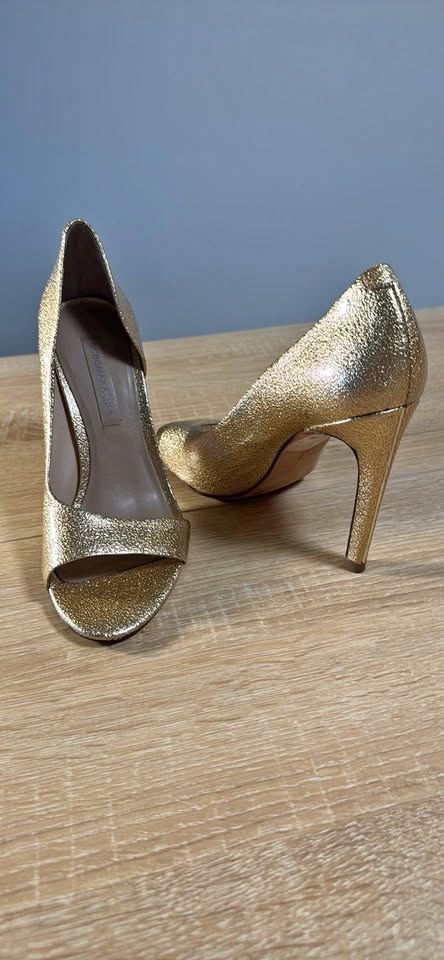 BCBGMAXAZRIA Gold Metallic Open-Toe Heels – Size 7.5