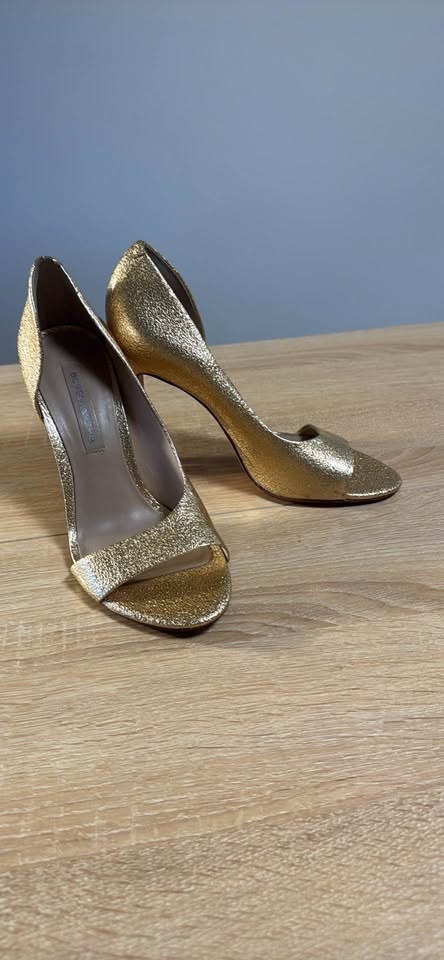 BCBGMAXAZRIA Gold Metallic Open-Toe Heels – Size 7.5 - photo 2