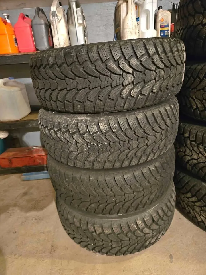 Snow tires with rims