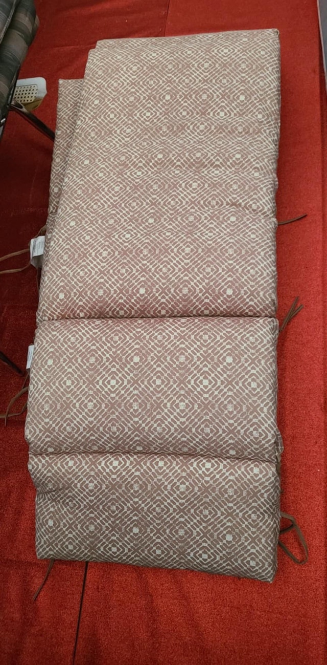 Chair Cushions like new - photo 4