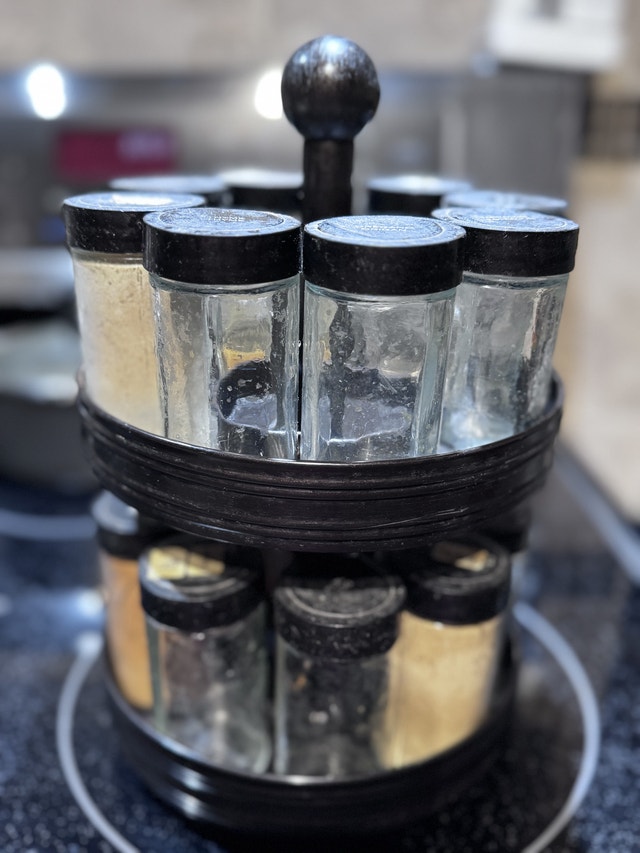 Rotating Spice Rack with 16 Jars