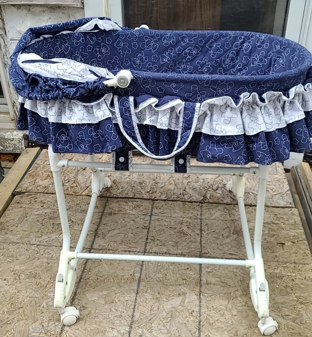 Cradle Baby bassinet with stand