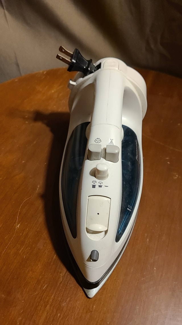 Panasonic NI-553R Steam Iron 1000 W - photo 3