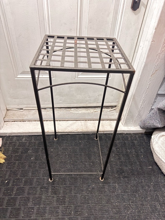 Black Metal Plant Stand