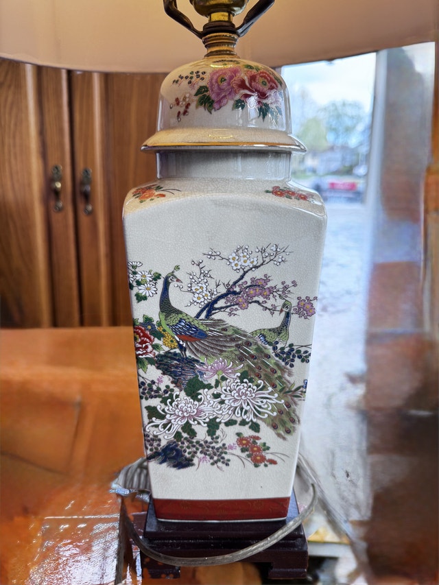 Peacock Table Lamp - photo 2