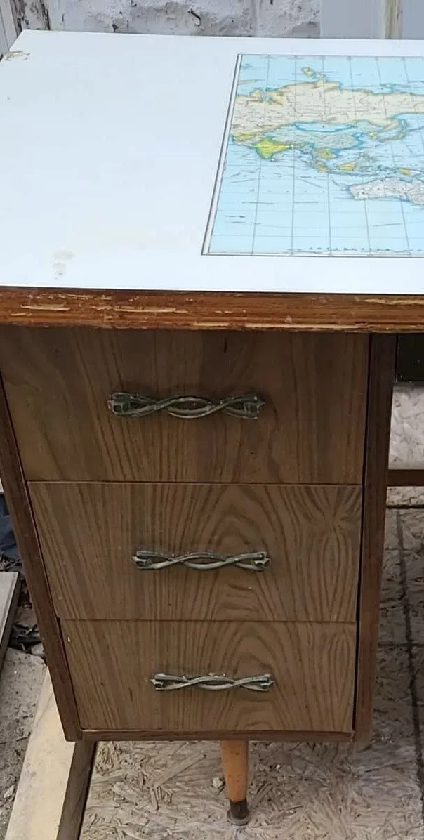 Vintage Map Desk image indicator(5)