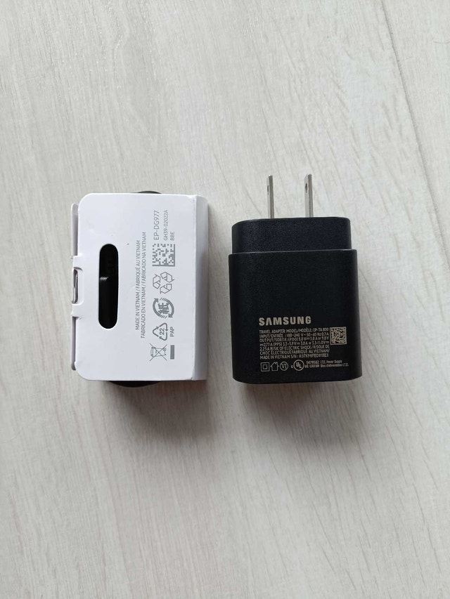 New 25W Samsung charger + USB cable