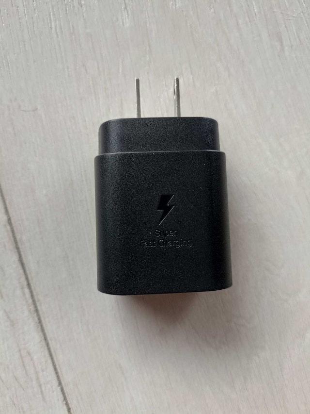 New 25W Samsung charger + USB cable - photo 3