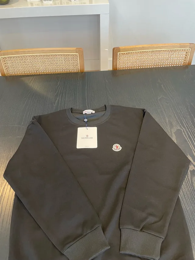 Moncler Long Sleeve image indicator(3)